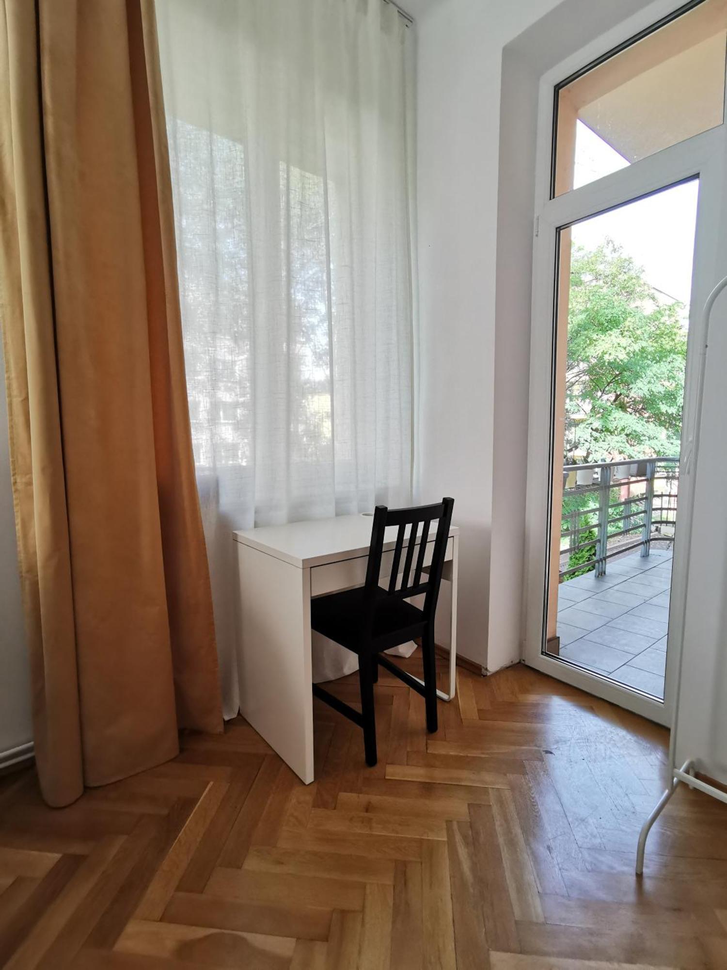 Cozy Spacious Apartment With Balcony Kraków Exteriör bild